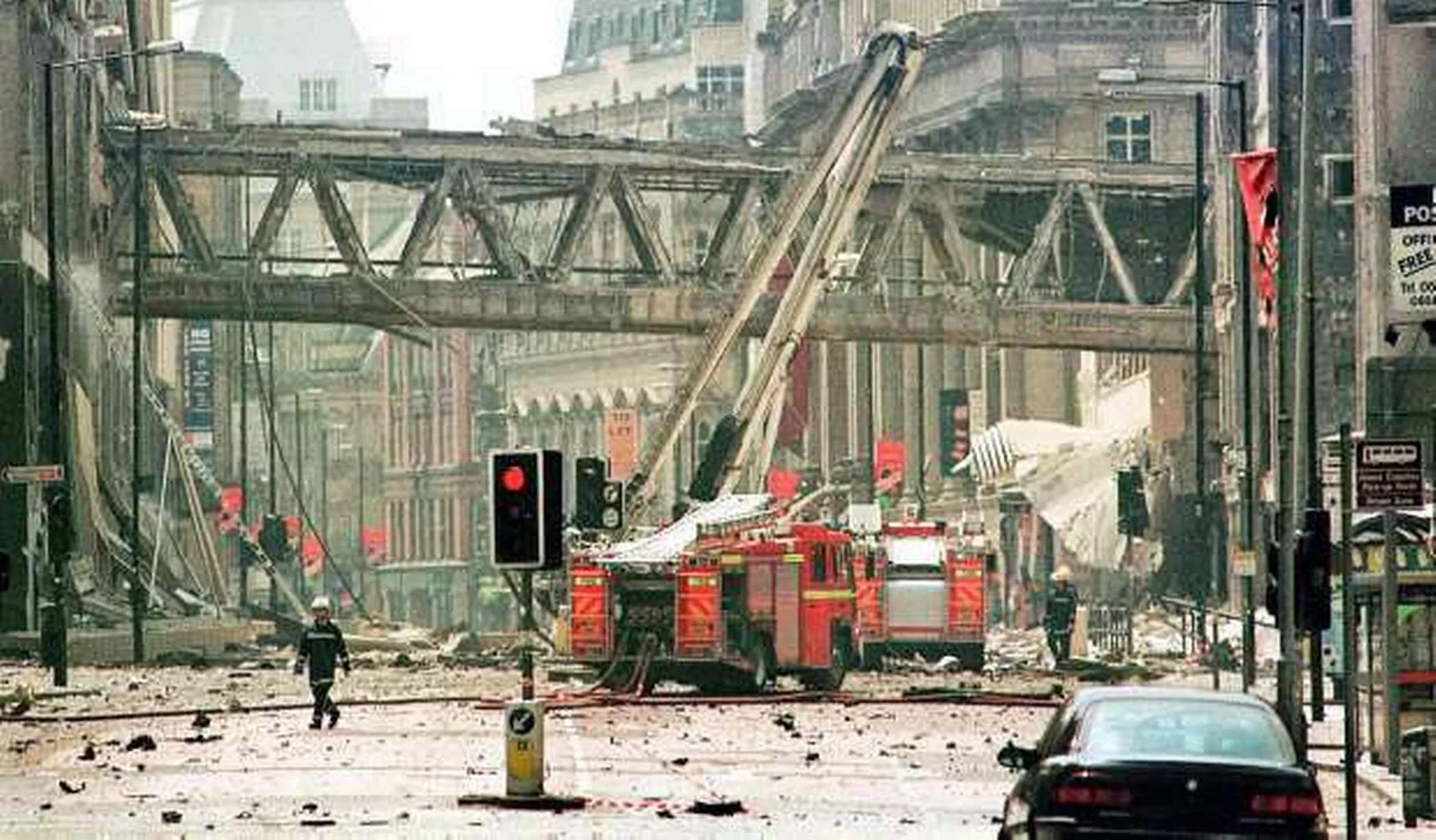Safety fears shut Arndale bridge that rose from IRA blast - Manchester ...